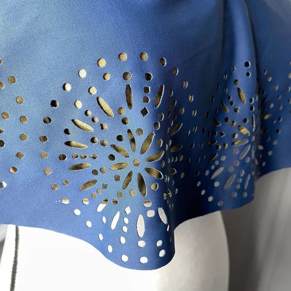 Ninety Six Degrees Strapless Flounce Eyelet Bikini Top Gold Metallic Large Blue - Picture 9 of 12